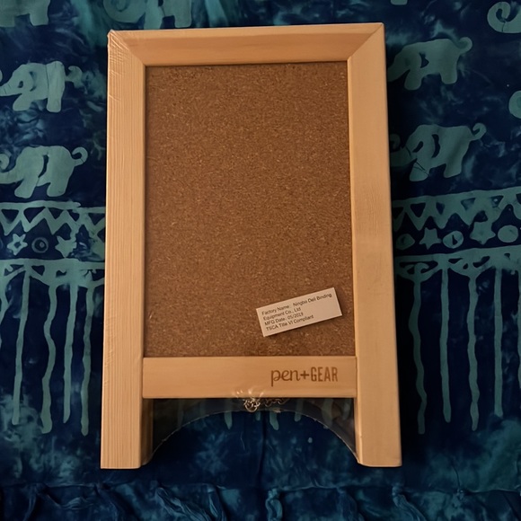 Chalk / Cork Wooden Double-Sided Easel Qty 1 - Picture 2 of 7